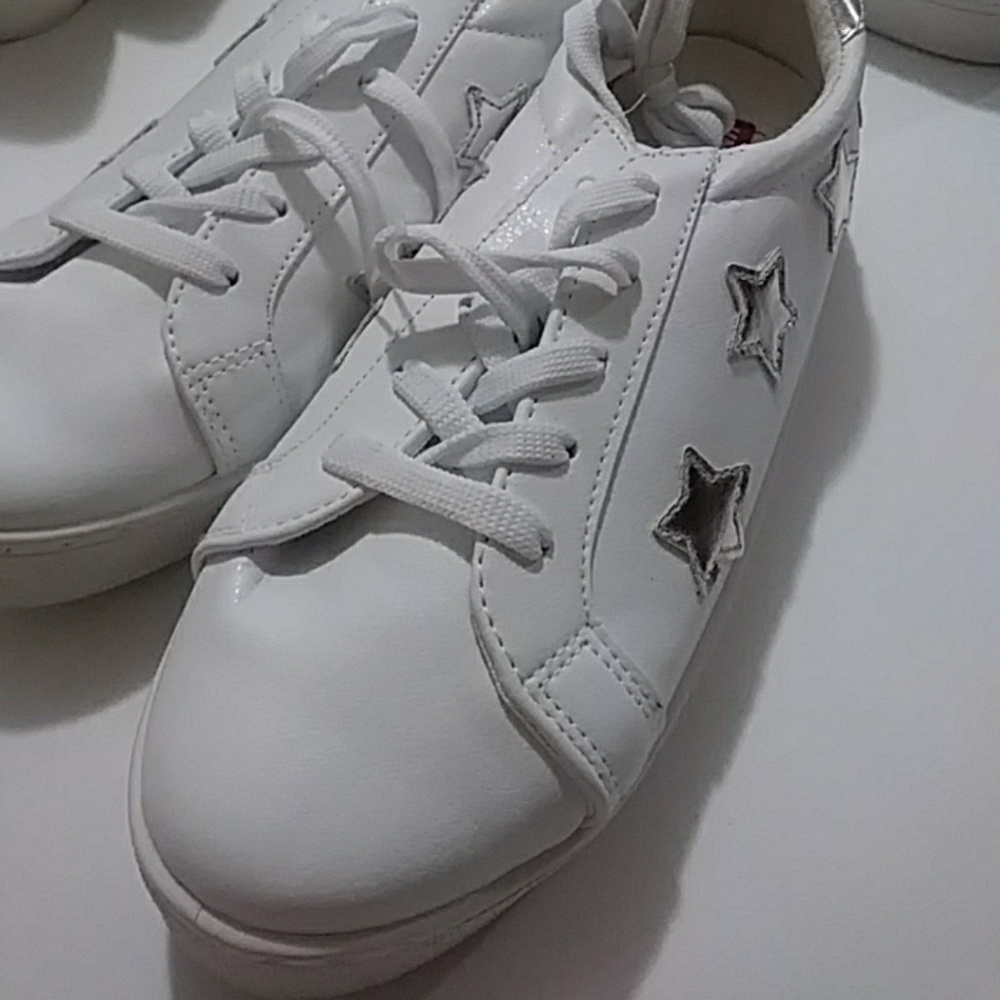 Union Bay white star designed shoes